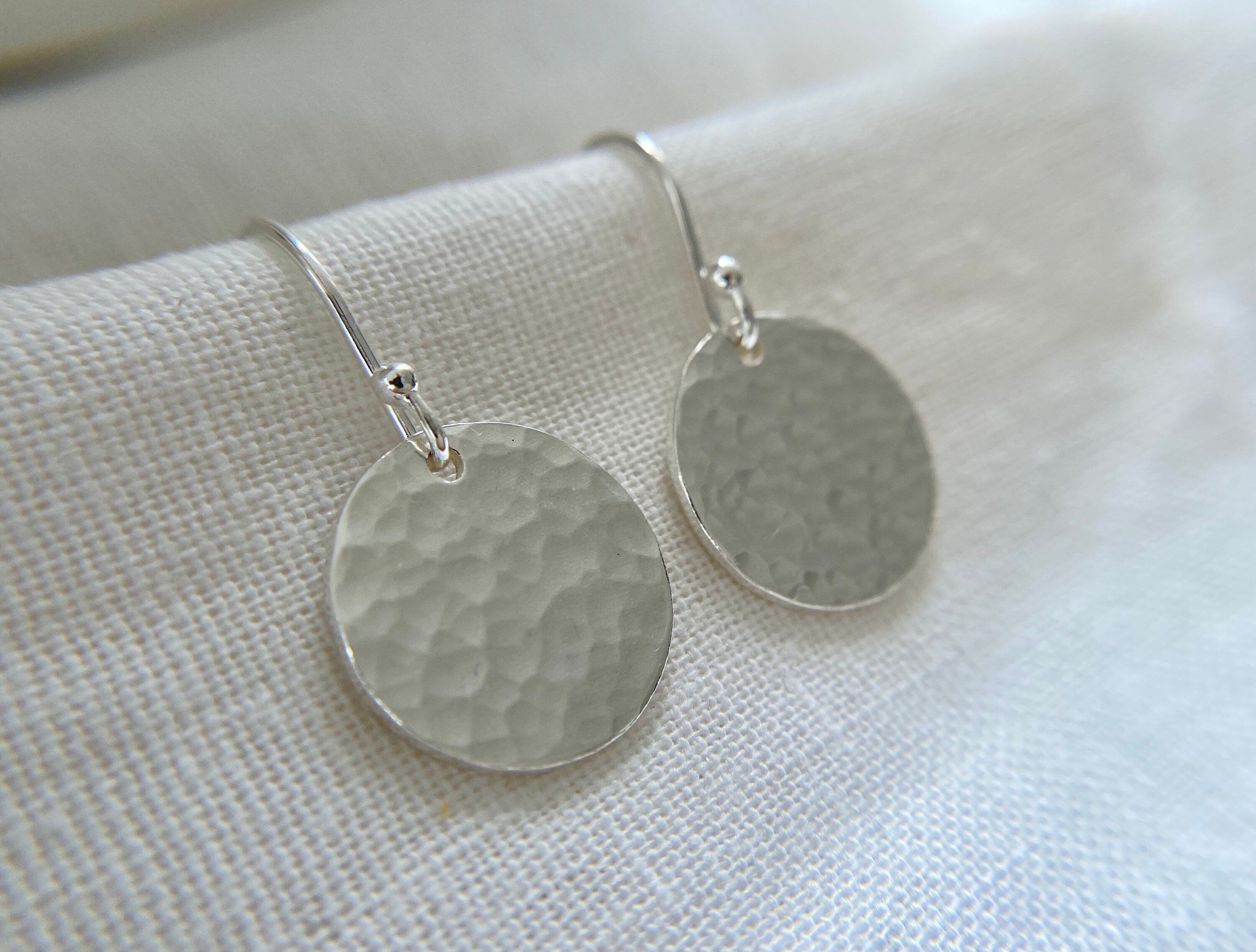 Hammered silver hot sale disc earrings