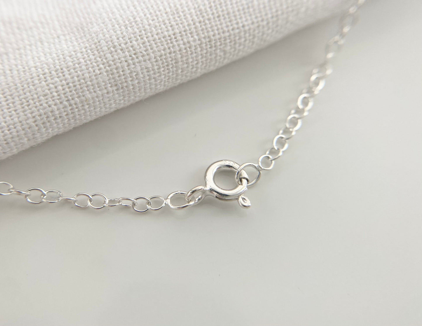 Sterling Silver Circle Necklace with Bead Effect