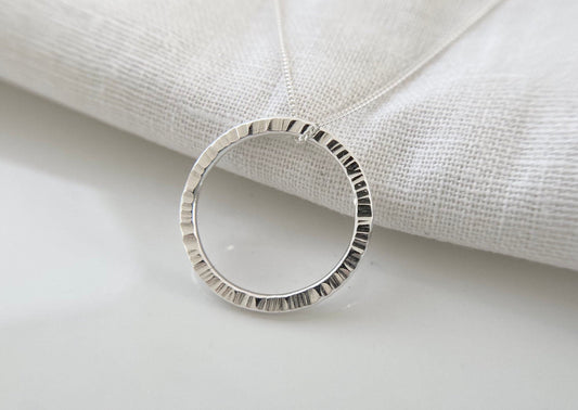 Sterling Silver Line Texture Circle Necklace (L)